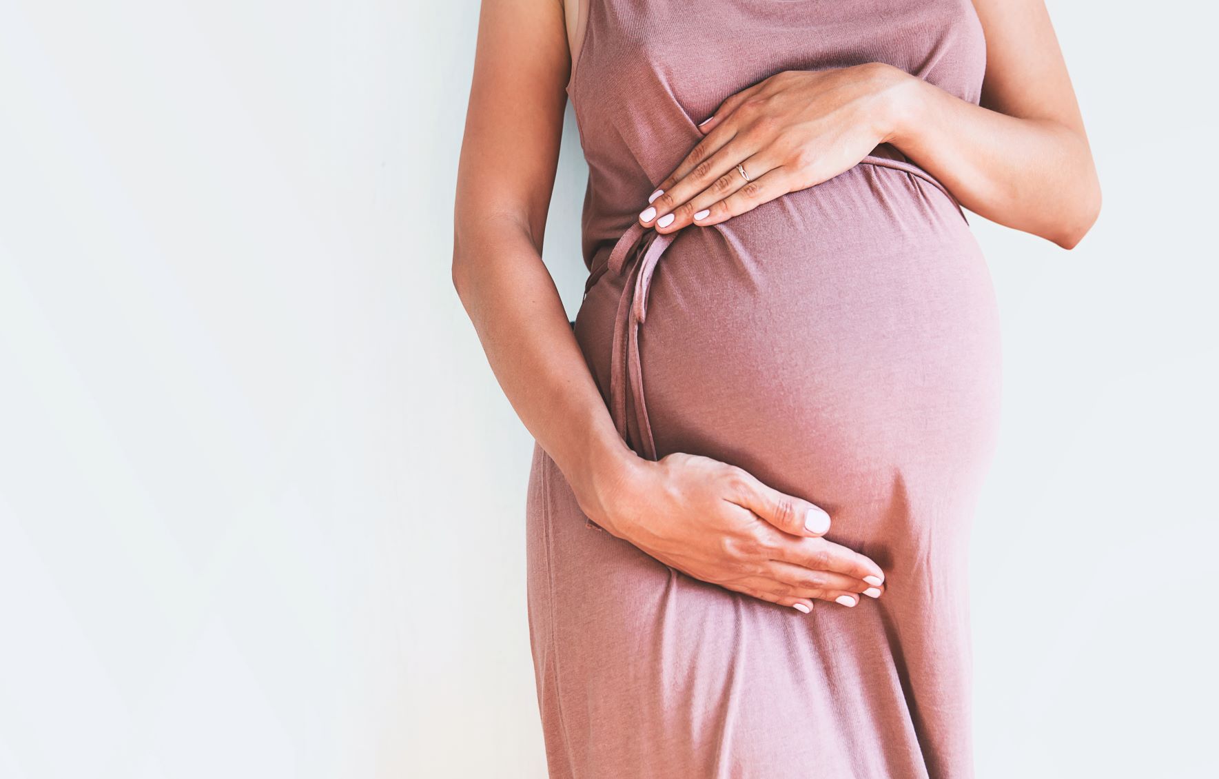 Jak se těhotenství projeví na vaší citlivé pleti?