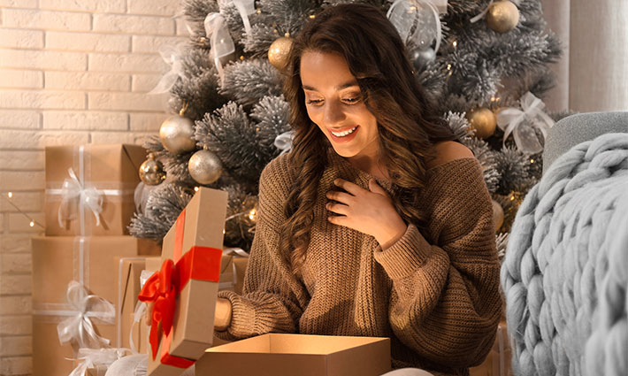 Tipy na dárky pro ženy, které potěší krásou, stylem i péčí o sebe