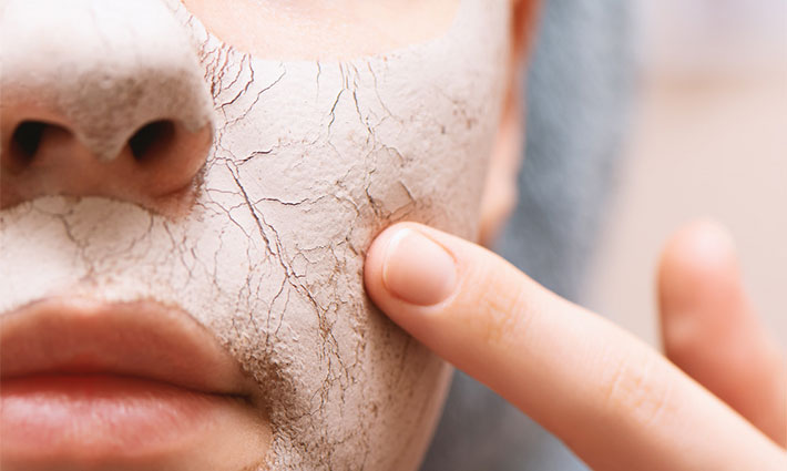 Šupinatá kůže: Co za ní stojí a jak obnovit její komfort?