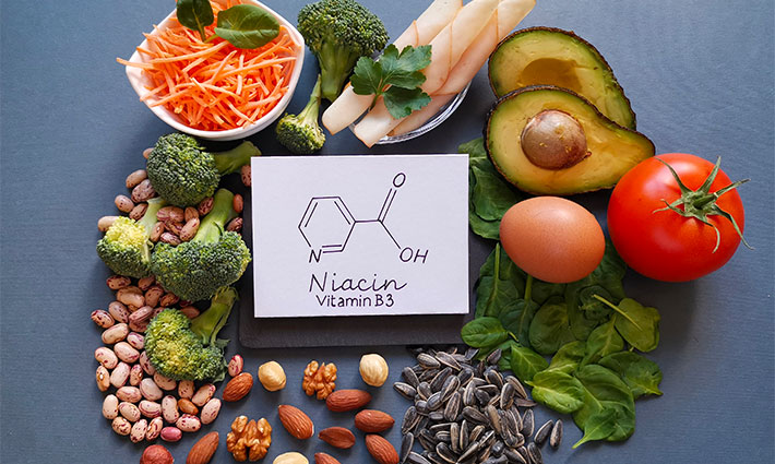 Niacin vs. niacinamid: Jaký je mezi nimi rozdíl a co umí v péči o pleť?